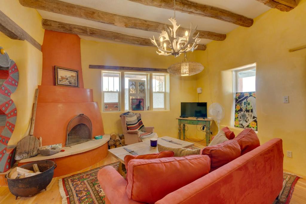 Santa Cruz House | Santa Cruz Home with Mountain Views!