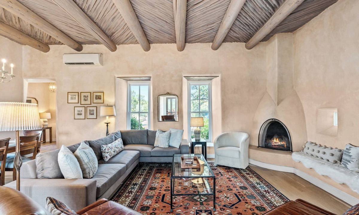 Tesuque Hills House | Santa Fe Santuario - Perfect Views, Kiva Fireplace