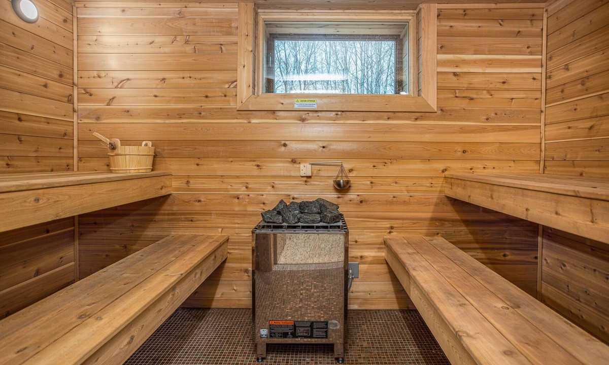 Brook Park Cabin | Sauna & Cabin 1 Hour North of the Twin Cities!