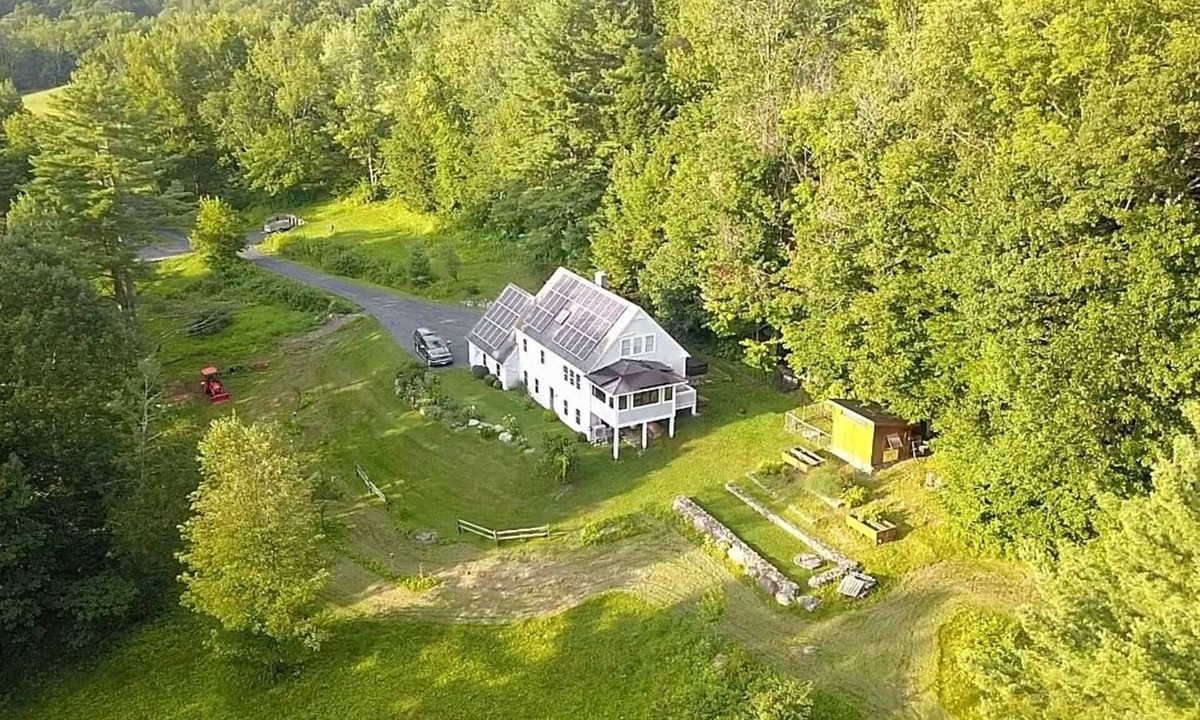 Pittsford House | Seasonal Rental! Luxury home w/hot tub 20 minutes to Killington