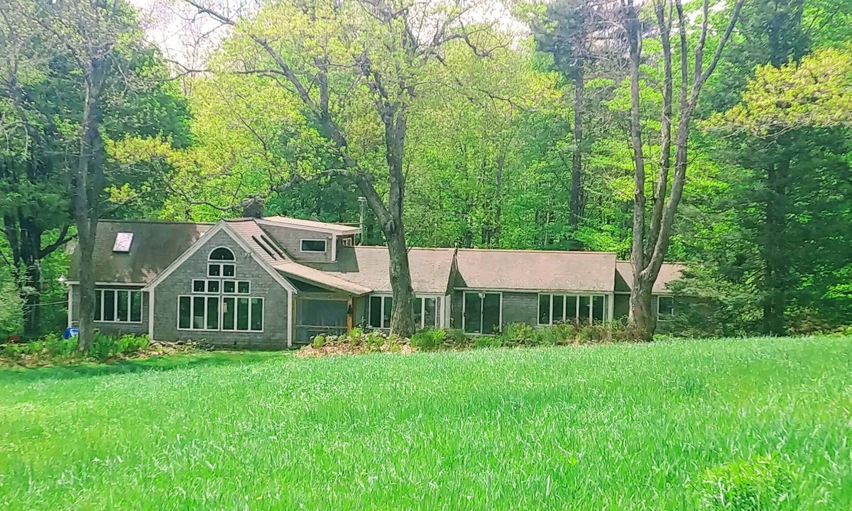 Jaffrey House | Secluded chalet on 50 acres at base of Mt Monadnock, near lakes -TESLA charger