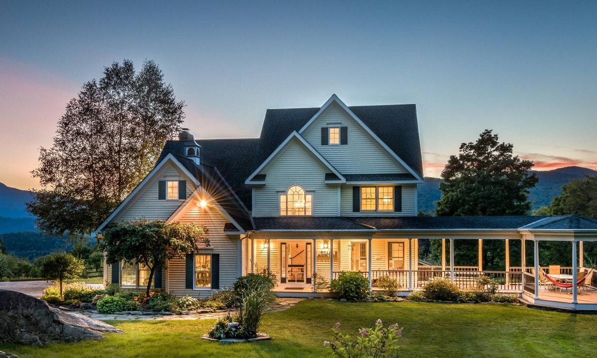 Waterbury House | Secluded Family/Group Retreat with Mountain Views & private Pool or Hot Tub