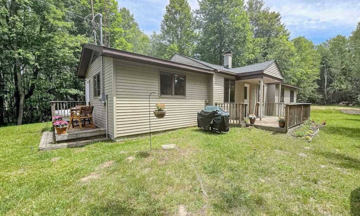 Honor House | Secluded Home with Firepit, Gas Grill, WIFI, WFH Station & Private W/D