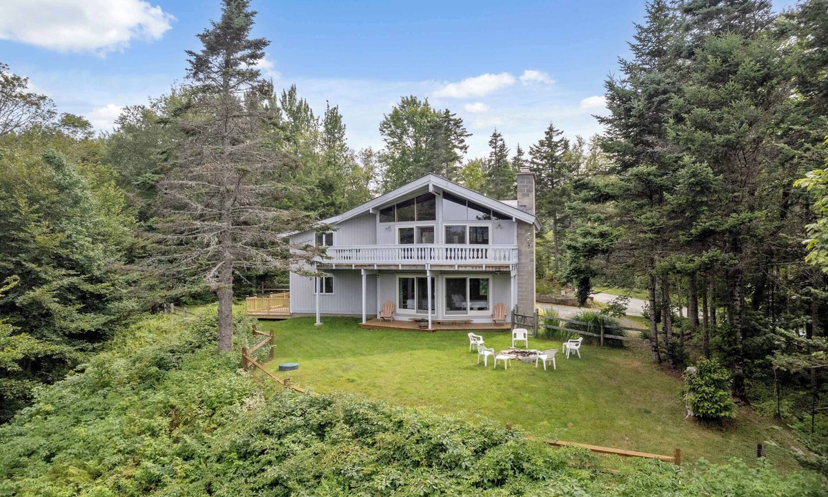 Andover House | Serene 4-BR Retreat 10 Mins to Okemo