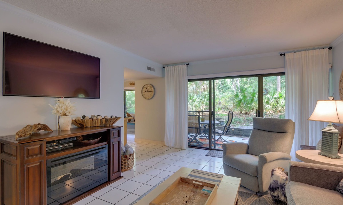 Hilton Head Apartment | Serene Hilton Head Island Condo w/Community Pool!