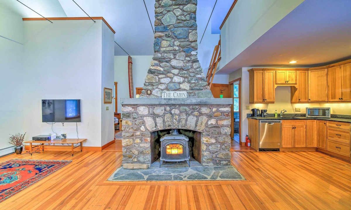 Shelburne Cabin | Shelburne Studio Cabin w/Spring-Fed Pool!