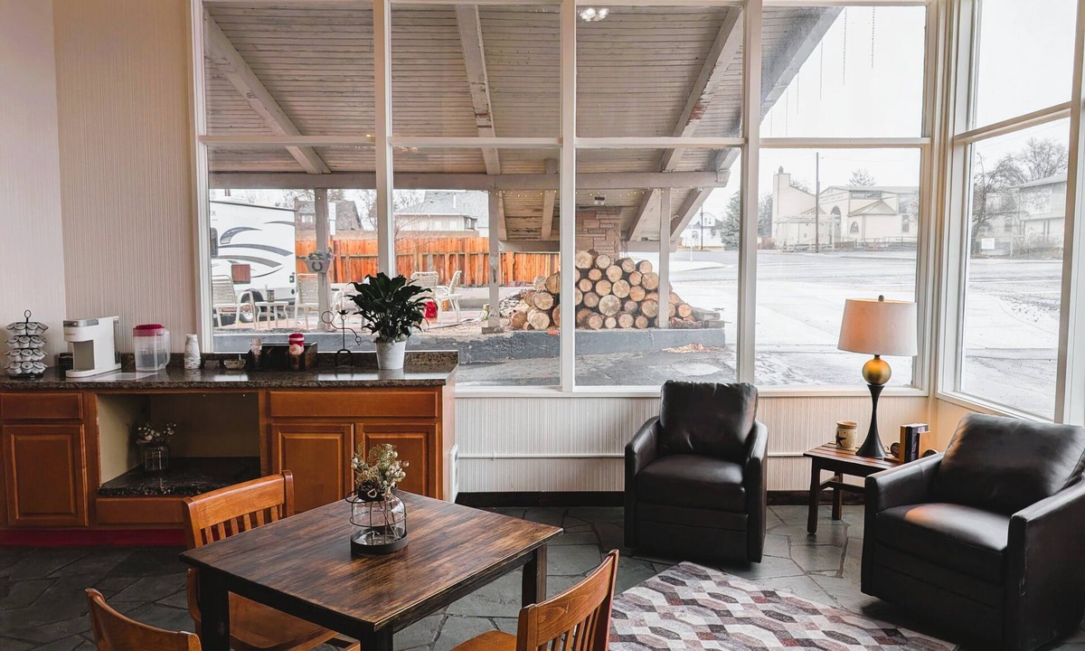 Burns Hotel | Silver Spur Motel