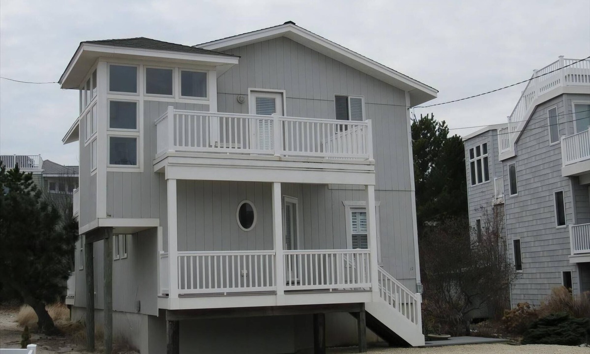Harvey Cedars House | Single family house steps to beach