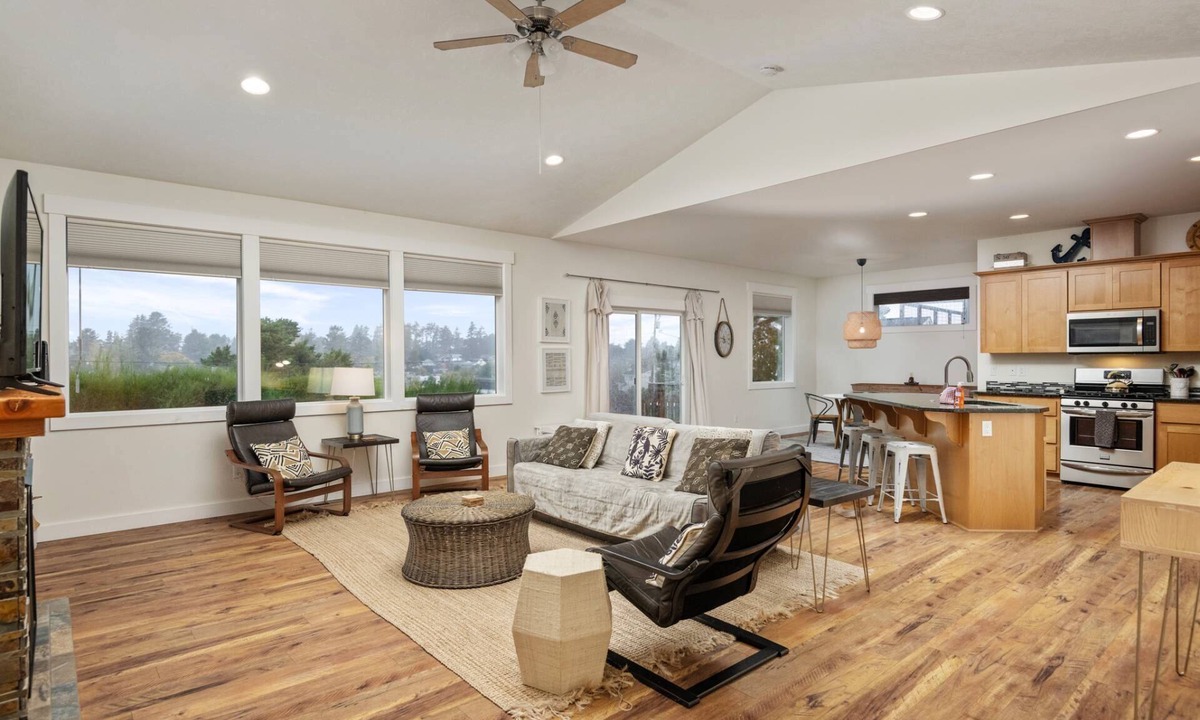 Warrenton House | Single Level Lakeview Home, Amazing Views, Close to the Beach, Ping Pong, Fire-Pit, BBQ