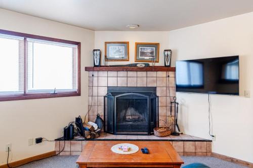 Hunter House | Ski Bowl Cottage!