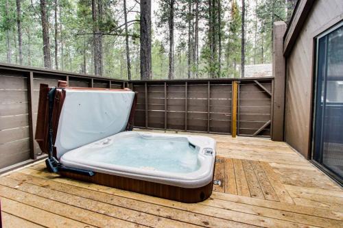 Overlook Park House | Sleek home with private hot tub & SHARC access - dog-friendly