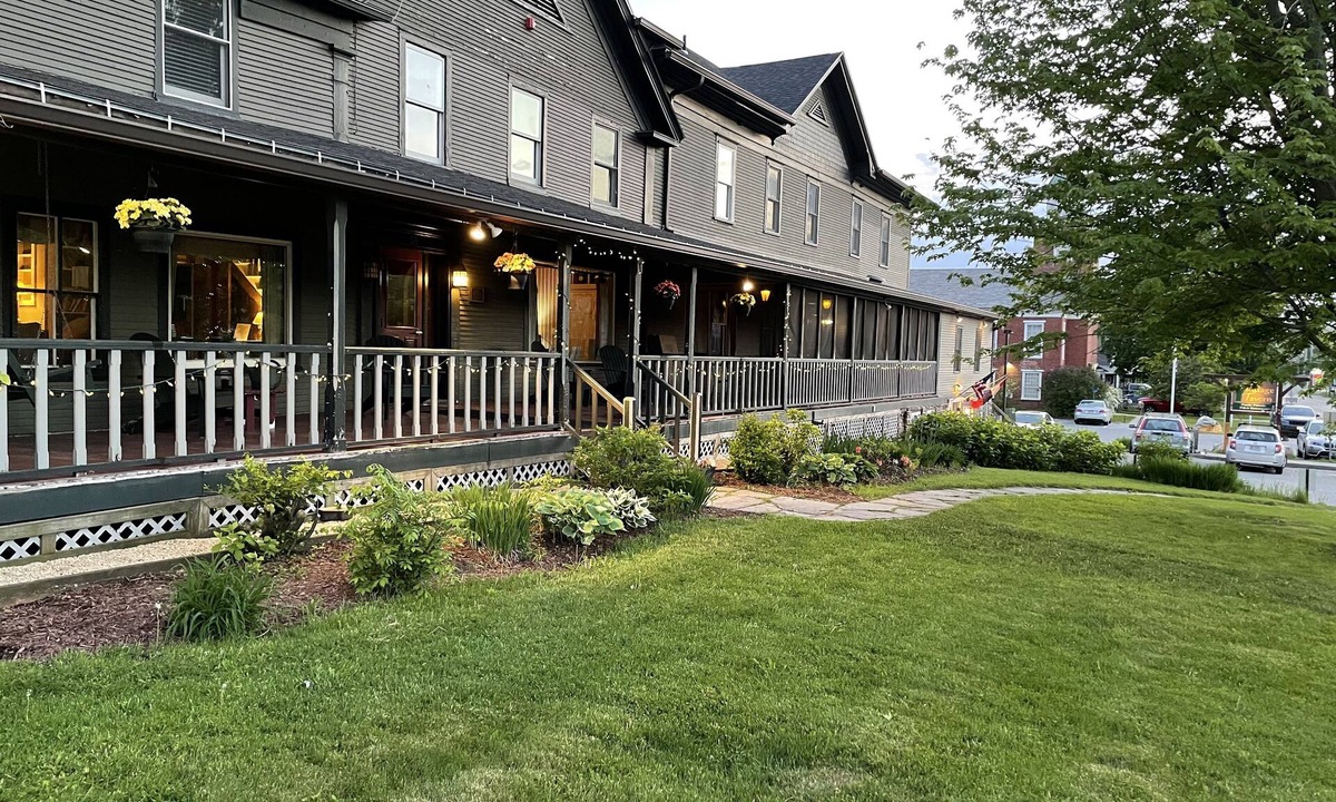 Jeffersonville Hotel | Smugglers Notch Inn