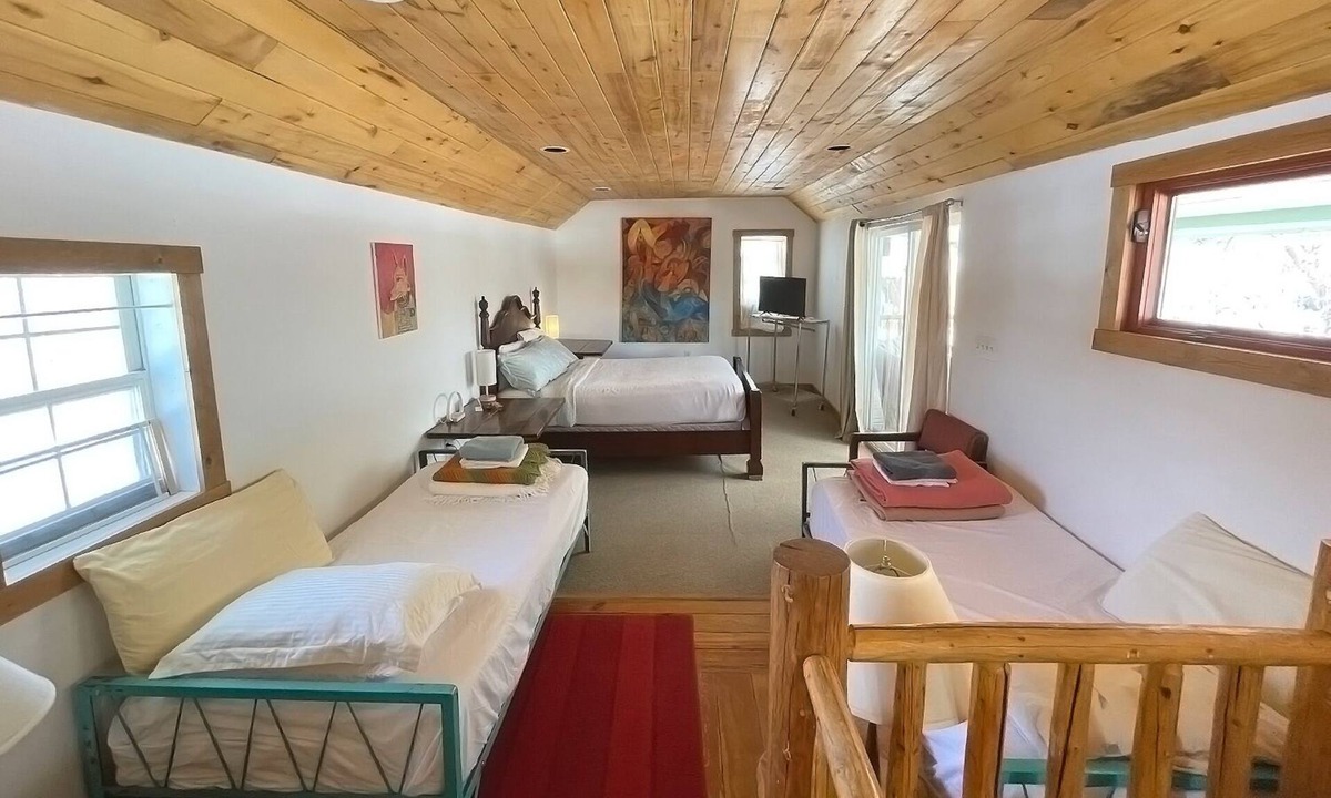 Arroyo Seco Cabin | SnowMansion Taos Adventure Lodge