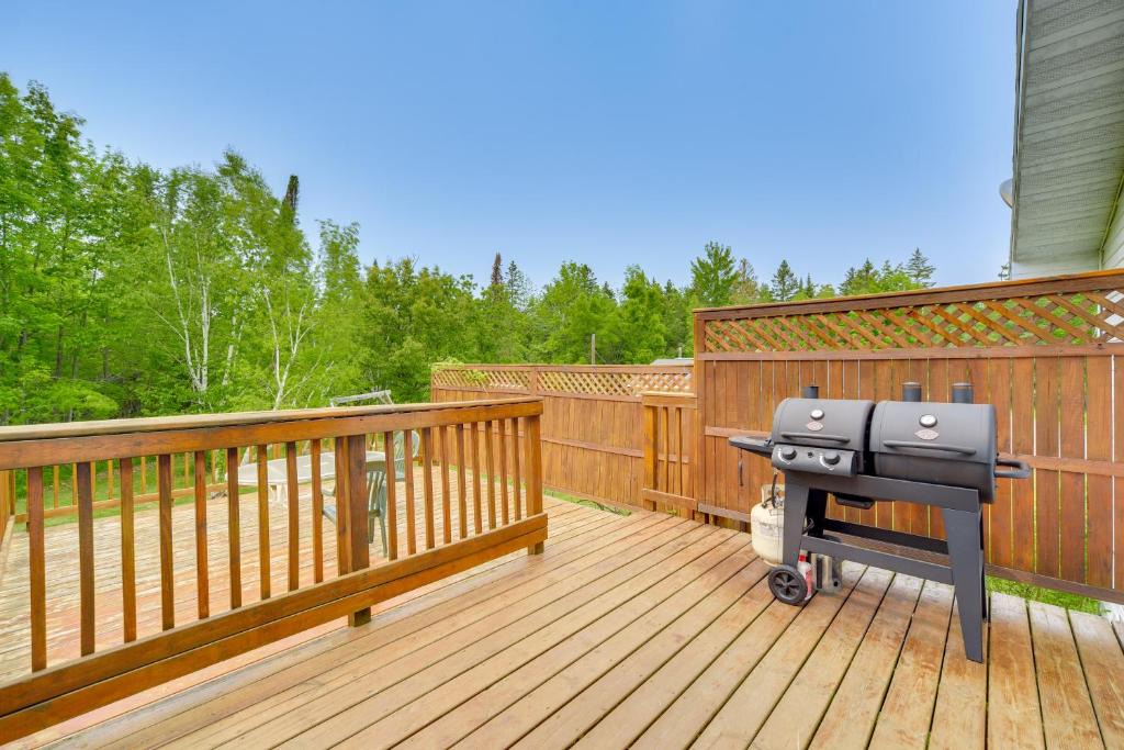 South Range House | South Range Home - 6 Mi to Lake Superior!