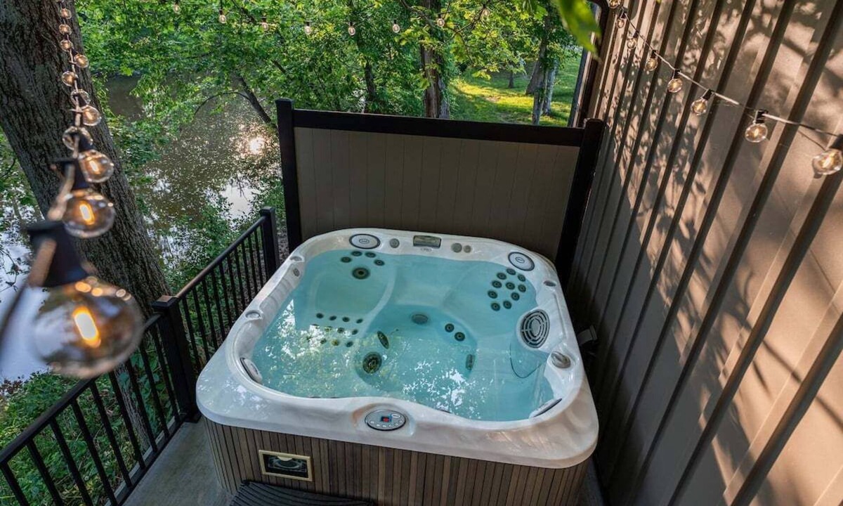 Buford House | Southern Ohio Retreat w/Private Hot Tub