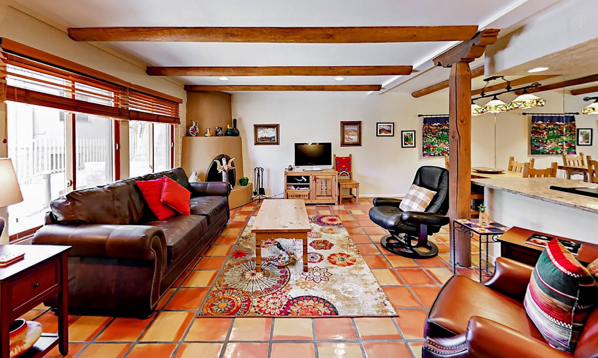 Northeast Santa Fe Condo | Southwest-Style Gem with Balcony, Pool & Hot Tub | Walk to Santa Fe Plaza