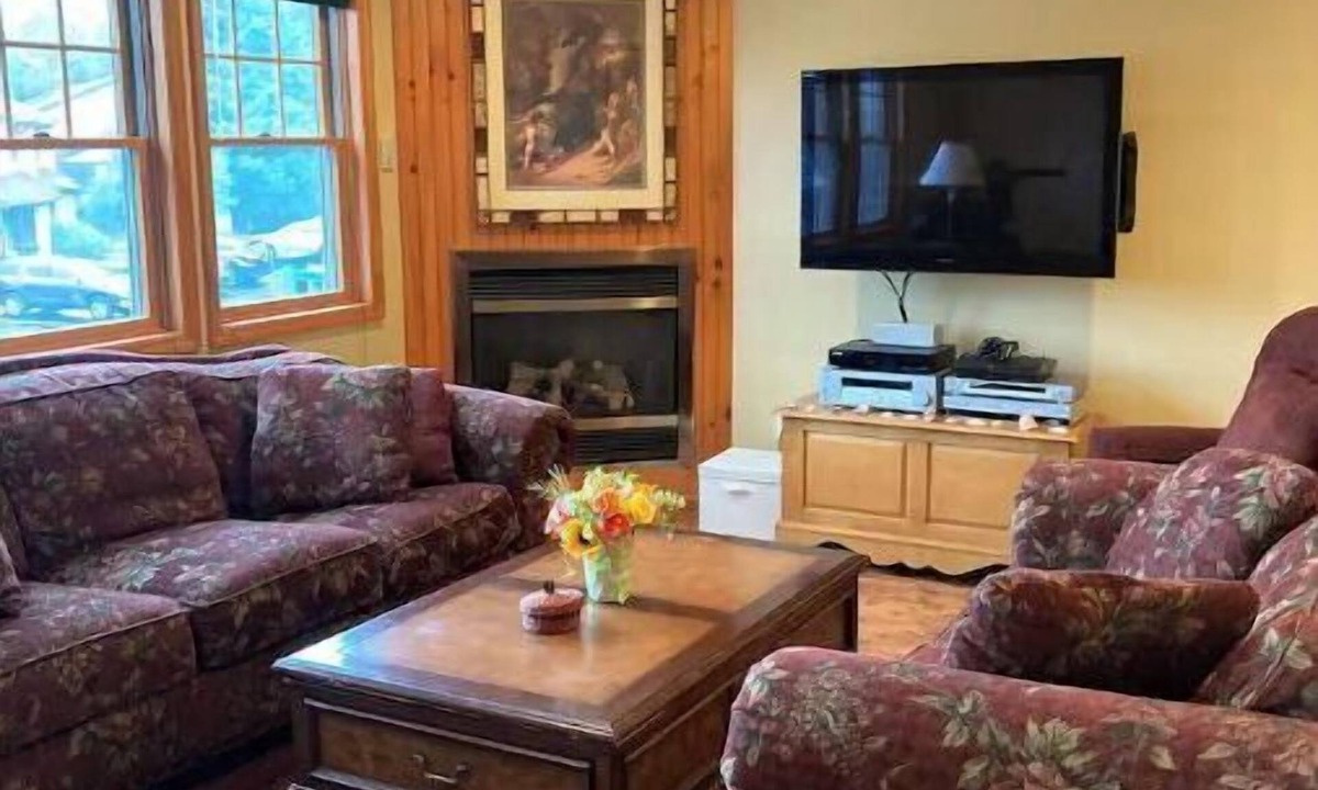 Lake Placid Condo | Spacious 4 Bedroom Pinehill Townhouse - STR-200260