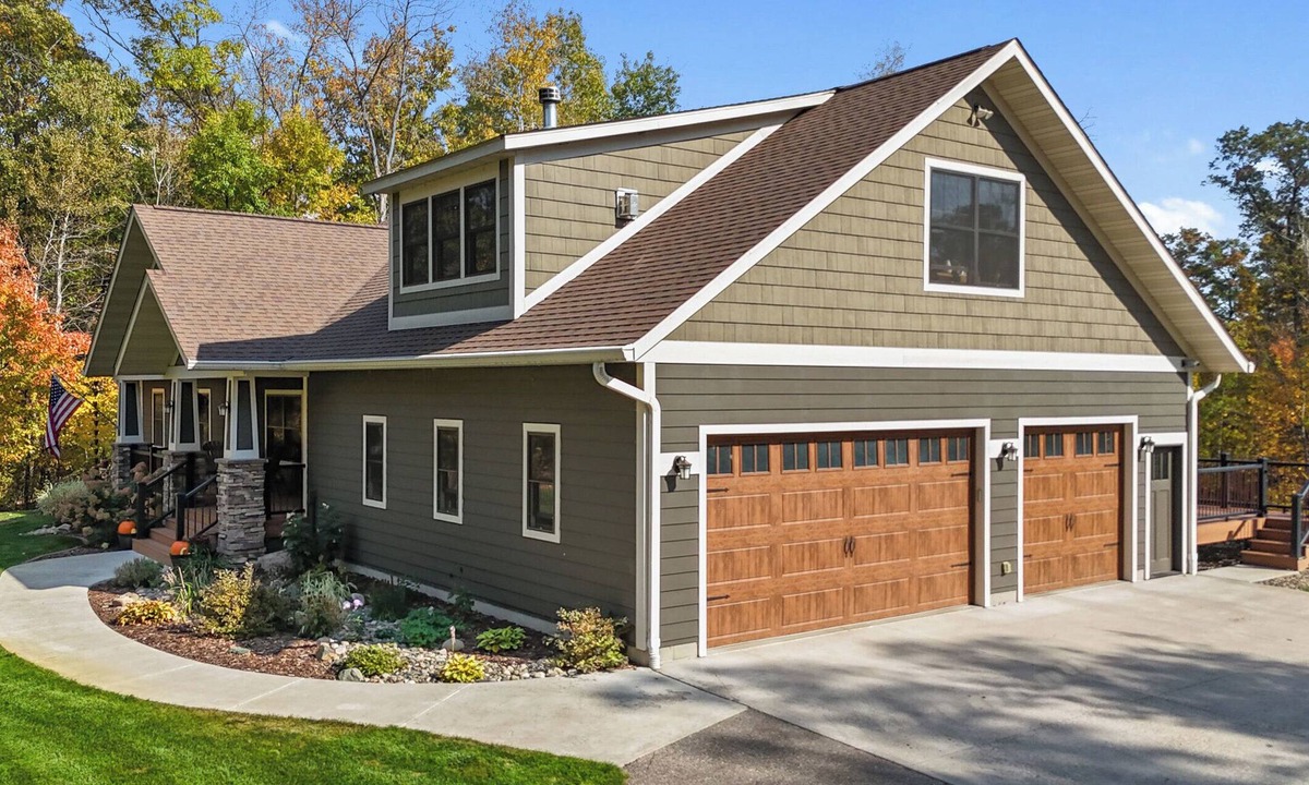 East Gull Lake House | Spacious 6-bedroom house w/Pond Views near resorts, golf, fun & beautiful lakes.