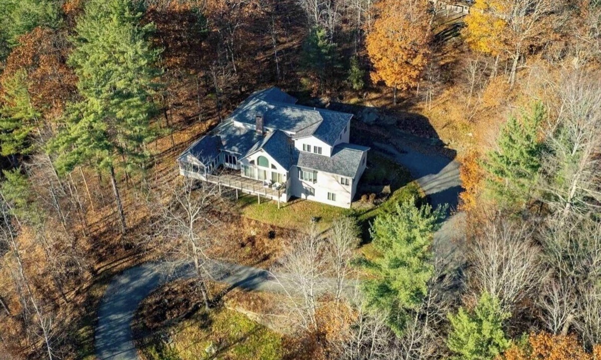 West Hartford House | Spacious 6-bedroom house in charming Quechee. Family friendly, all seasons!