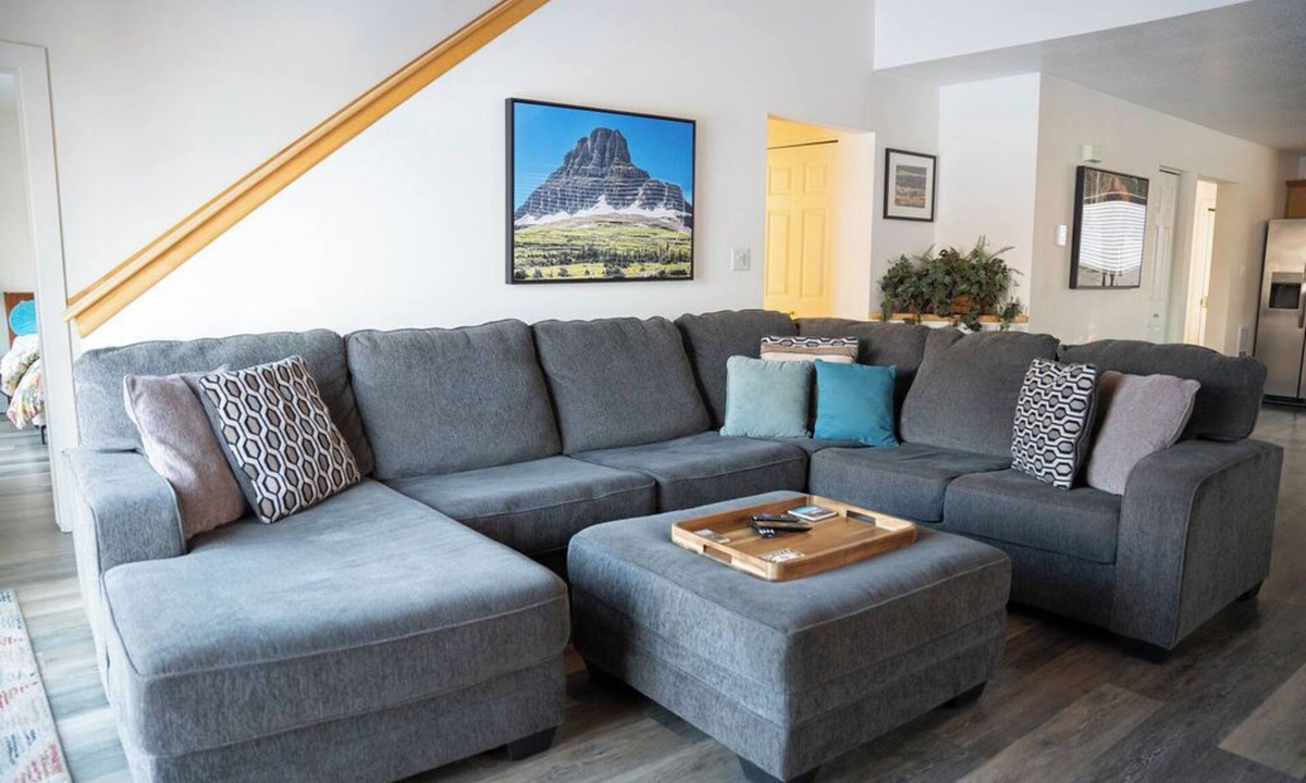 Big Sky House | Spacious and Comfortable Chalet - 10min from Skiing, 45min from Yellowstone