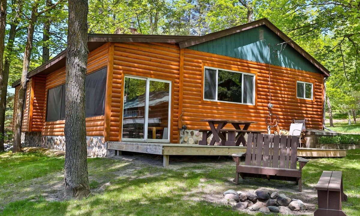 Puposky Cabin | Spacious Bemidji Family Retreat - Steps to Beach & Resort Amenities