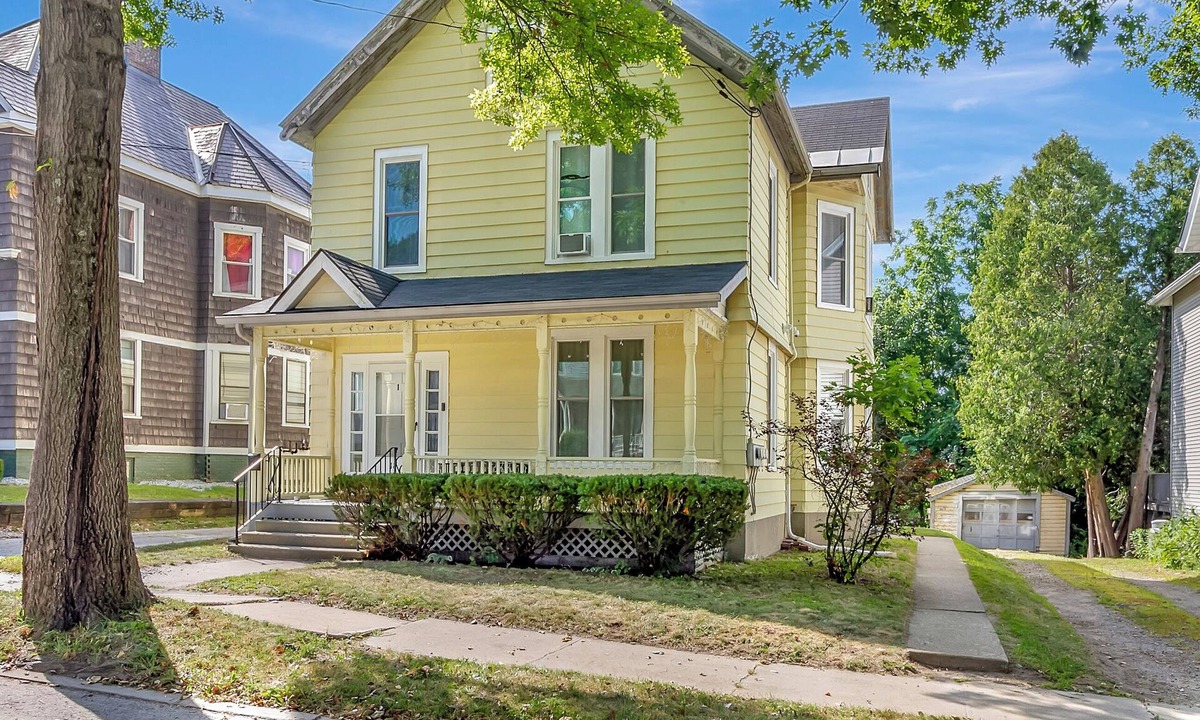 East Haven  Rutland County House | Spacious Central 4BR, Ski, Bike,Hike, Explore Downtown