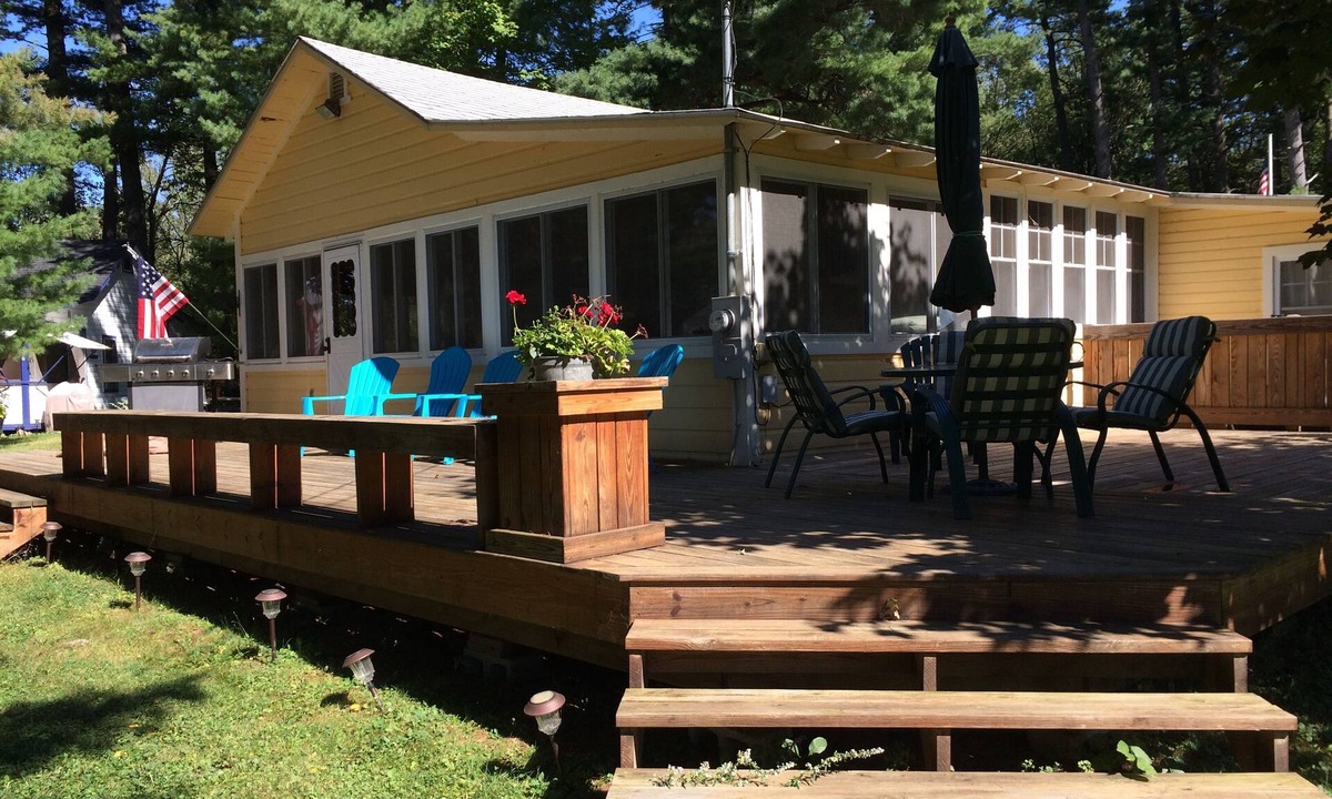 St. Albans Cottage | Spacious Cottage with Lake Access in quiet lakeside community