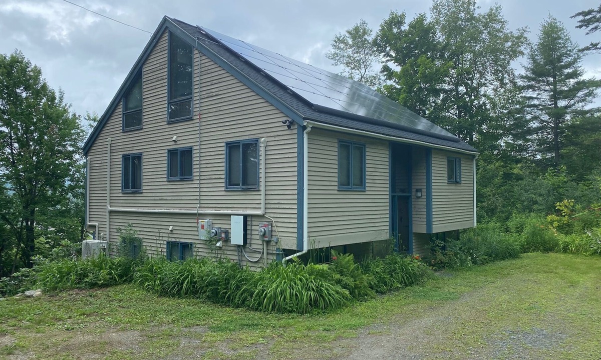 Monroe Bridge House | Spacious/Elegant 3 level house on Spruce Lake- swim or fish, short drive to Mt.