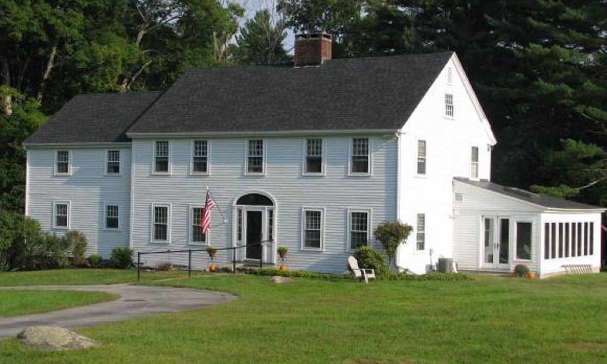 Peterborough House | Spacious Estate With Mtn Views! Private Setting, Great Family Home!