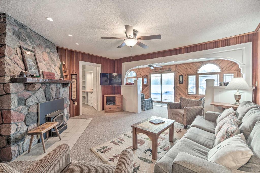 Chetek House | Spacious Home with Deck on Lake Chetek!