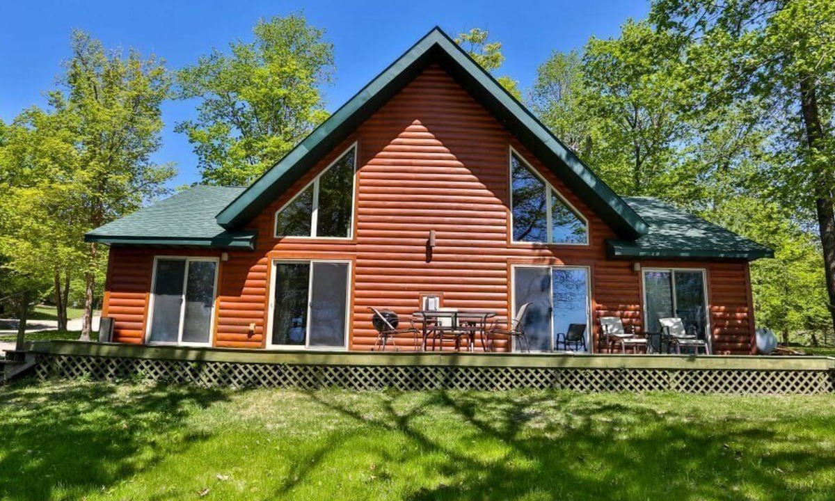 Puposky Cabin | Spacious Minnesota Family Cabin - Private Jacuzzi & Lake Views