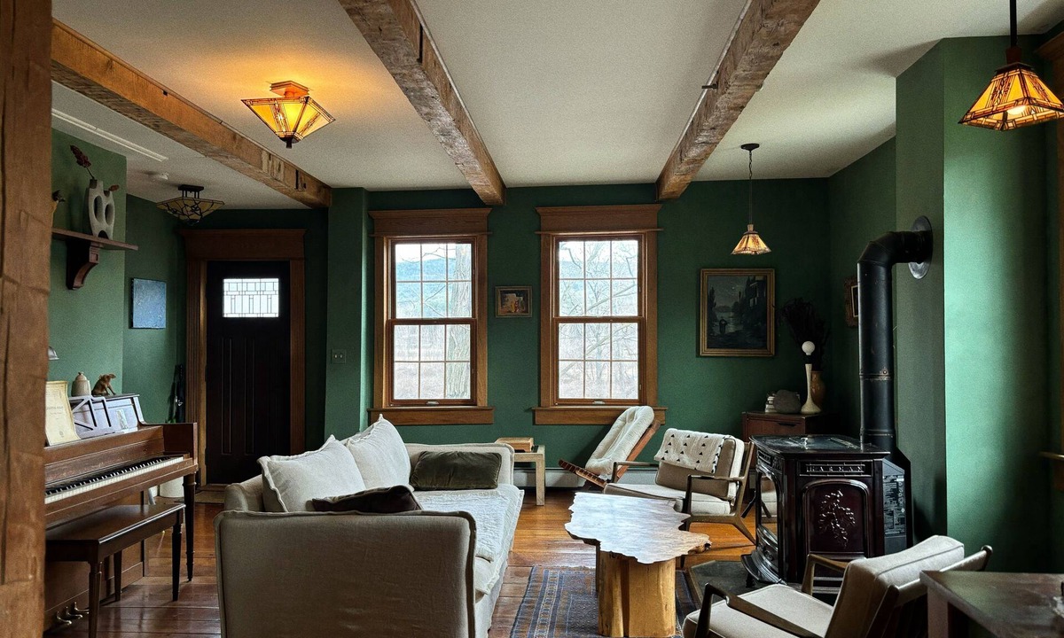 Town of Fulton House | Spacious riverfront farmhouse near ski resorts