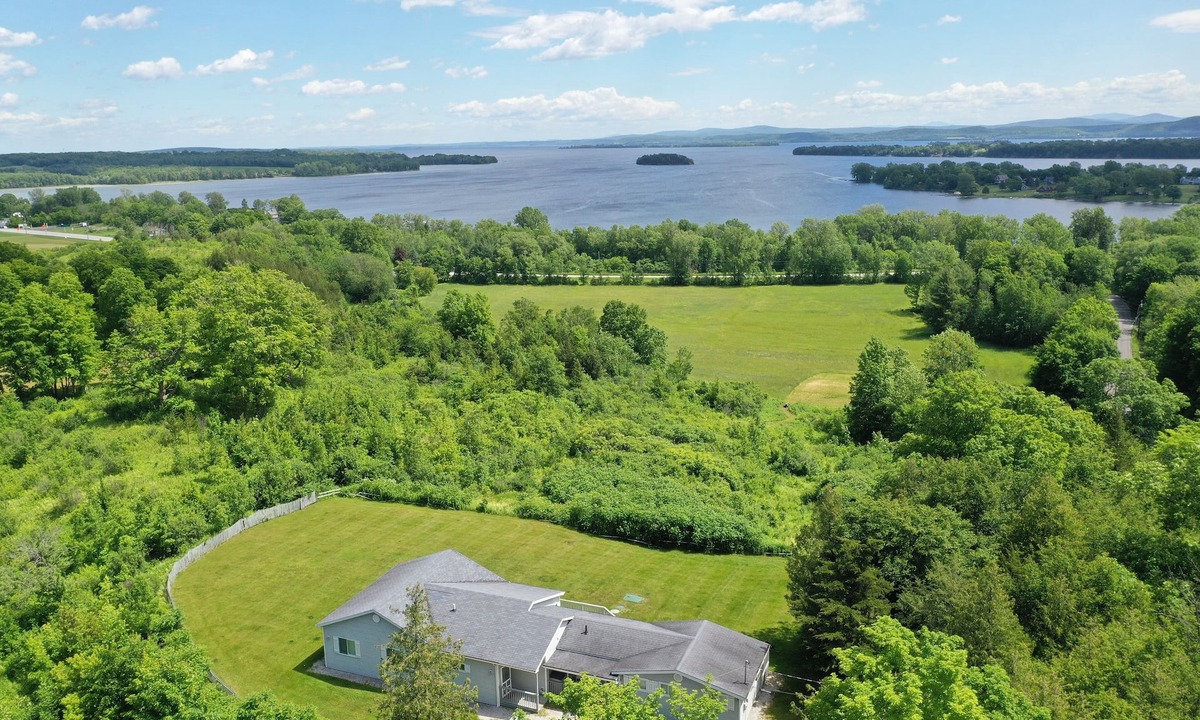 South Hero House | SPECTACULARLY SCENIC ISLAND ESTATE WITH HOTEL AMENITIES