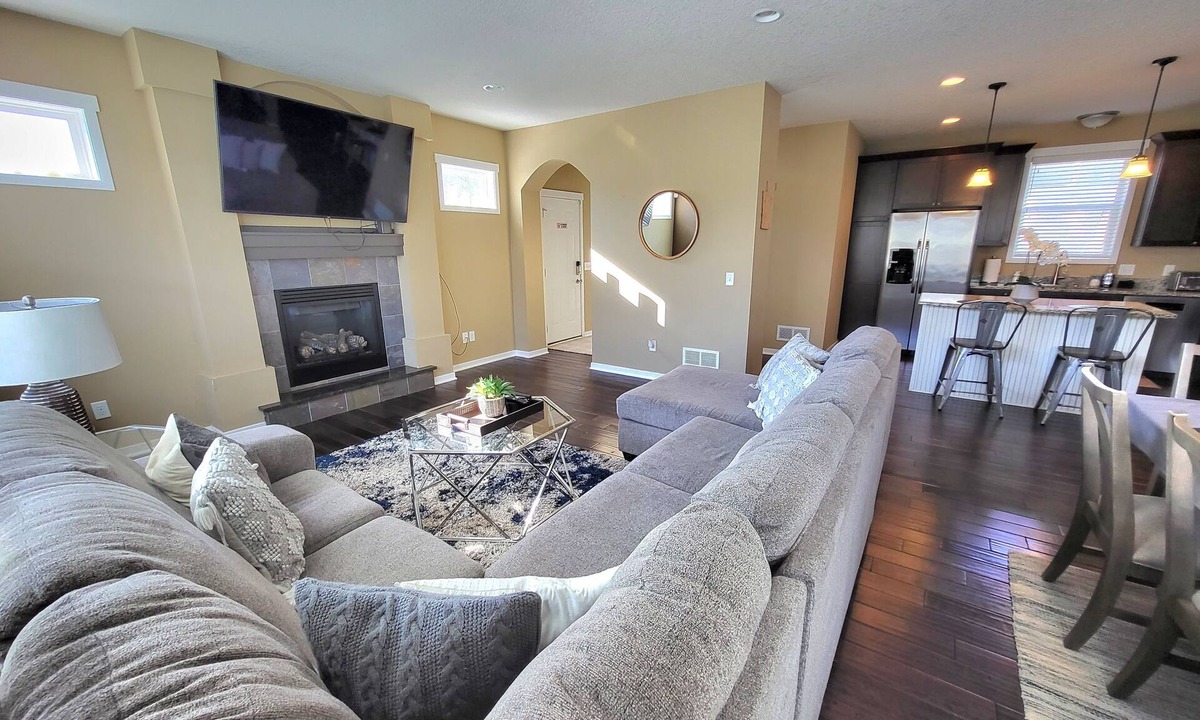 St. Paul House | St Paul - Mall of America - Pool Table - Spacious