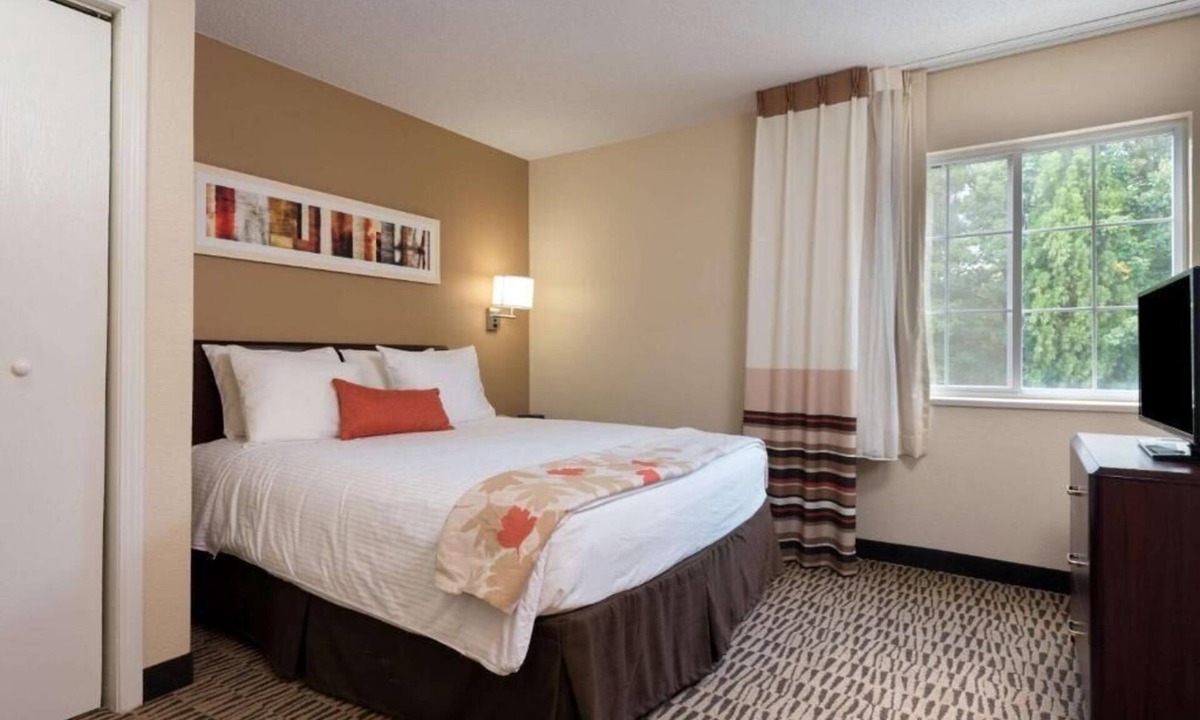 Altamonte Springs Apartment | Standard Queen Room Near Sanlando Park ORL