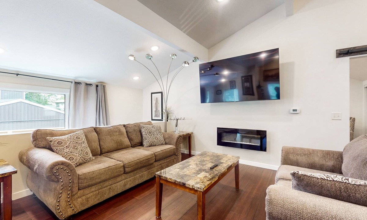 North Hudson House | Stay at the stucco house…Beautiful , nicely decorated home , North Hudson