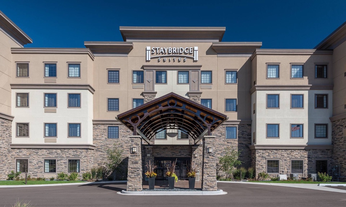 Altoona Hotel | Staybridge Suites Eau Claire - Altoona, an IHG Hotel