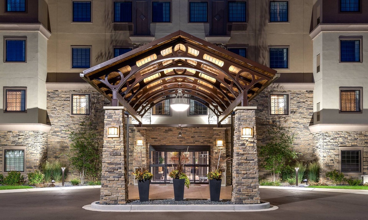 Altoona Hotel | Staybridge Suites Eau Claire - Altoona by IHG