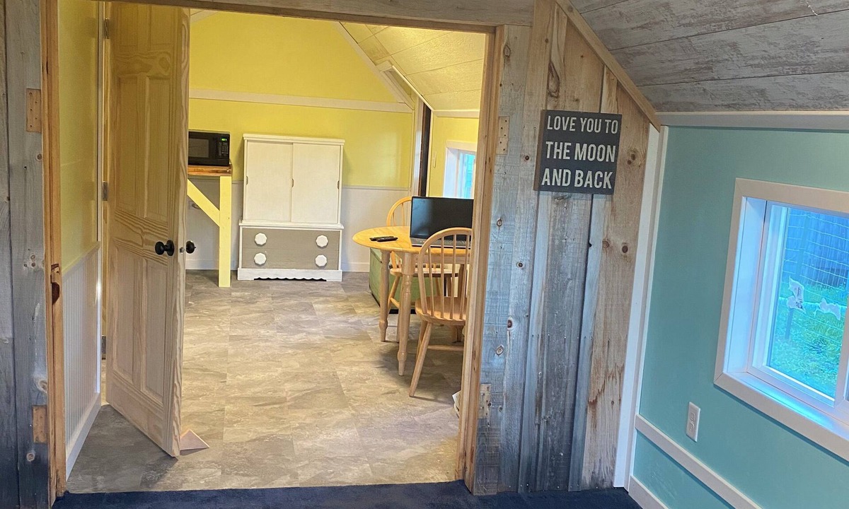 St Croix Falls Apartment | Studio Private setting type house with deck