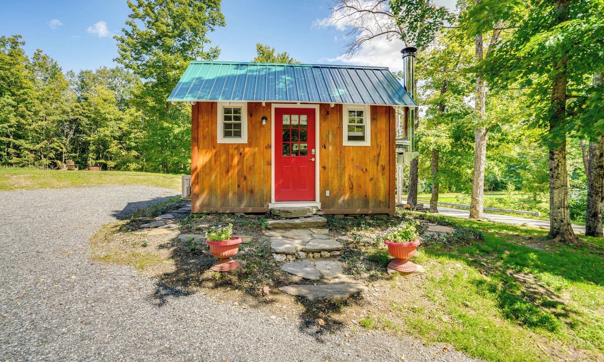 Vernon Apartment | Studio w/Trail Access ~ 10 Mi to Brattleboro!