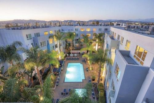Pico Apartment | Stunning 2BD 2BTH Apt in Santa Monica!