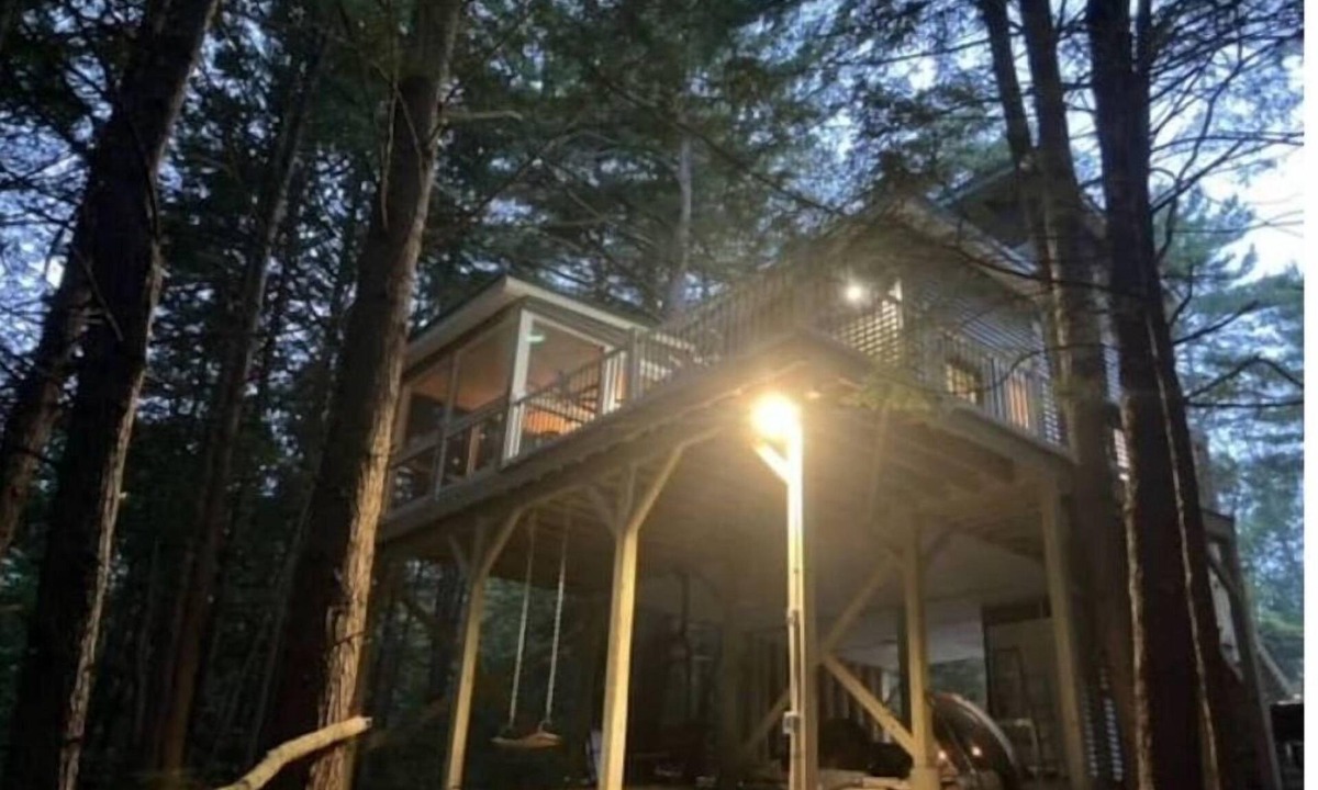 Newport House | Sugar River Treehouse -relaxing escape among the trees on the serene Sugar River
