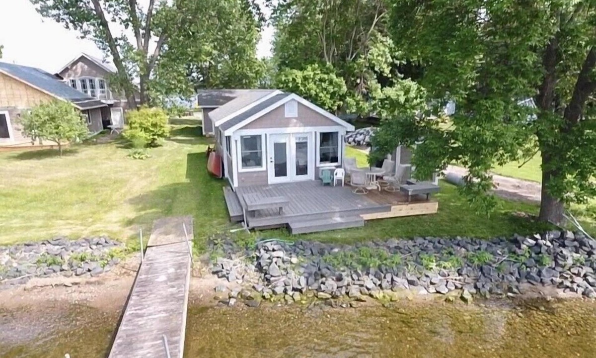 Lindstrom Cottage | Sunset Point West facing cottage. Amazing spot RIGHT on the water!
