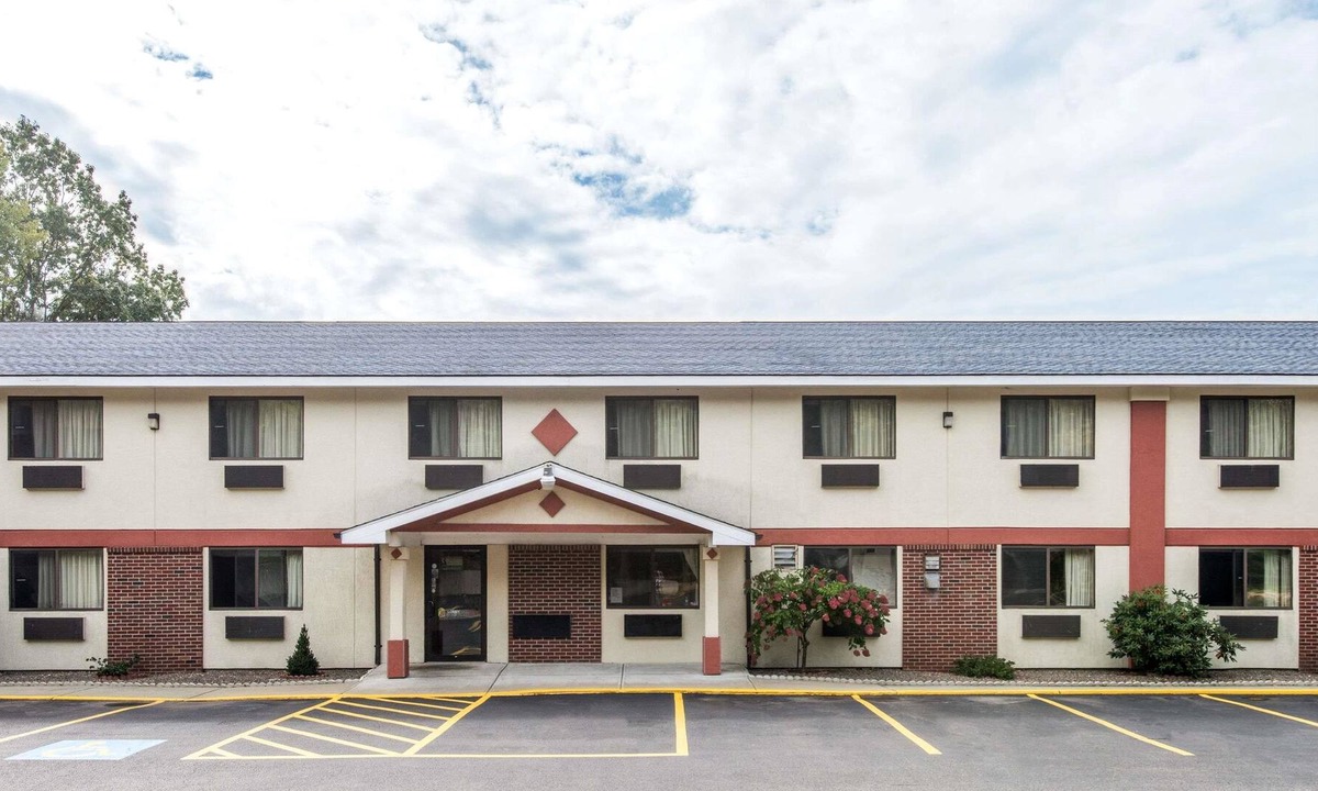 Gardner Hotel | Super 8 by Wyndham Gardner