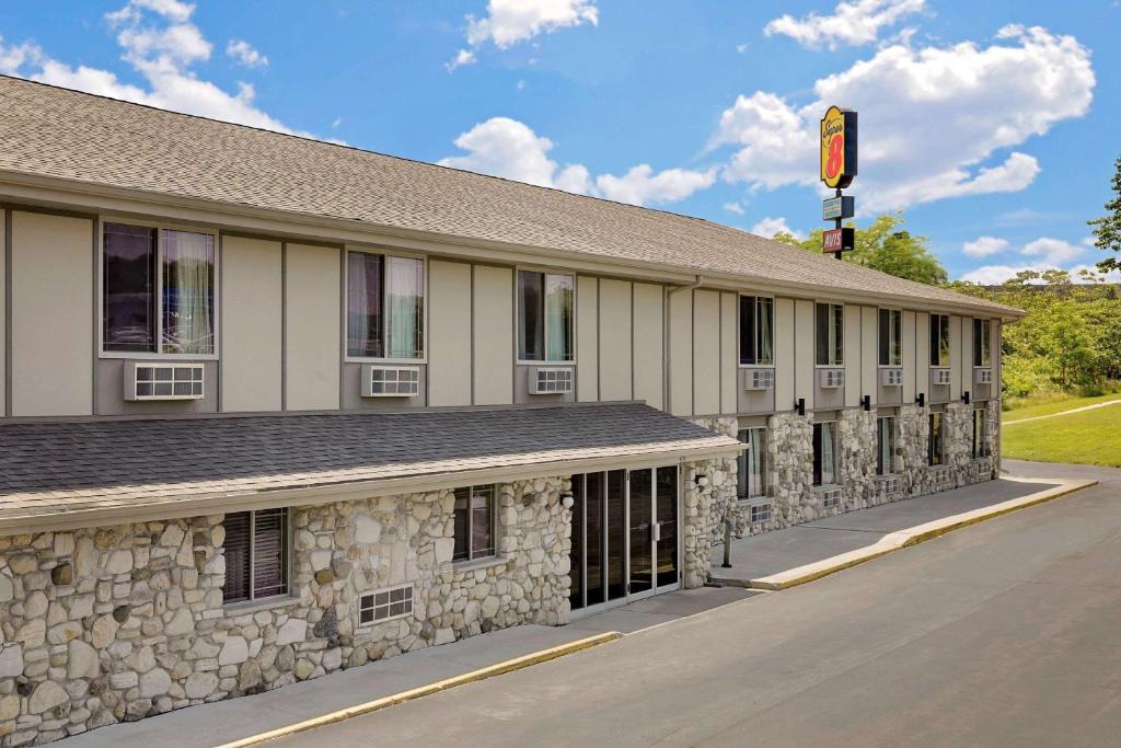 Sturgeon Bay Hotel | Super 8 by Wyndham Sturgeon Bay