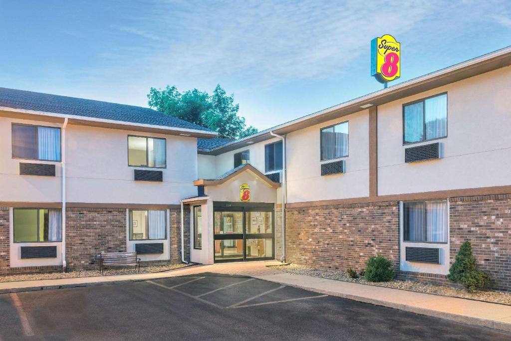 Tilton Hotel | Super 8 by Wyndham Tilton/Lake Winnipesaukee