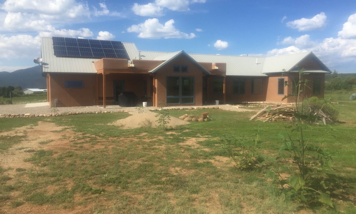 Llano House | Sustainable Mountain Retreat, 12 miles to Sipapu, 27 to Taos, 51 to Santa Fe