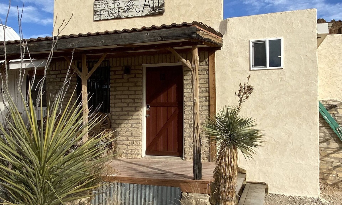 Study Butte-Terlingua Cabin | Ten Bits Ranch - Room #13 Jail