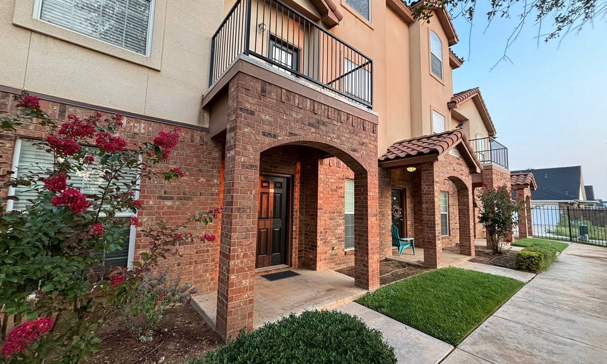 North Overton Condo | Texas Tech Modern Condo Prime Location - Walk to TTU Campus, Broadway & Downtown