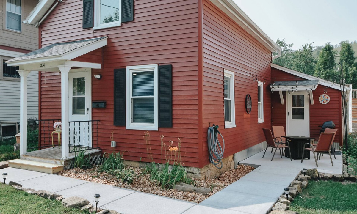 Red Wing House | The Birdhouse, a nest to rest!